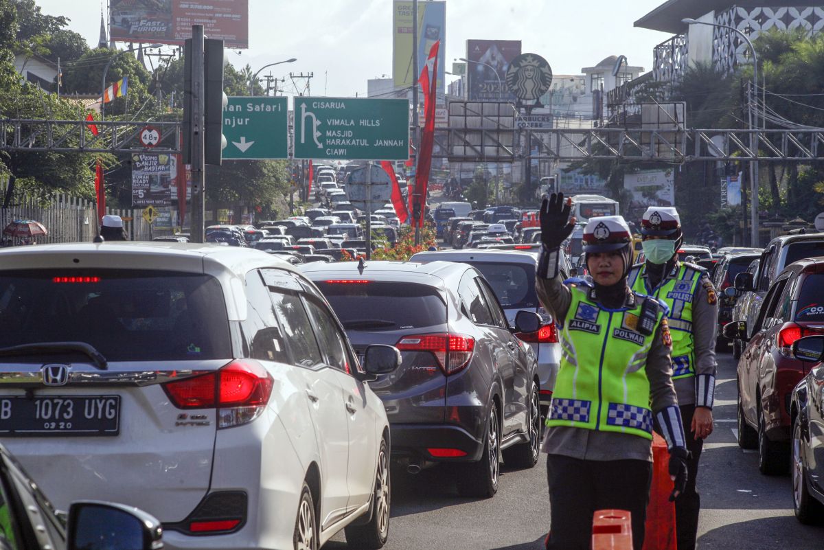 Hindari Perjalanan ke Puncak Saat Libur Panjang