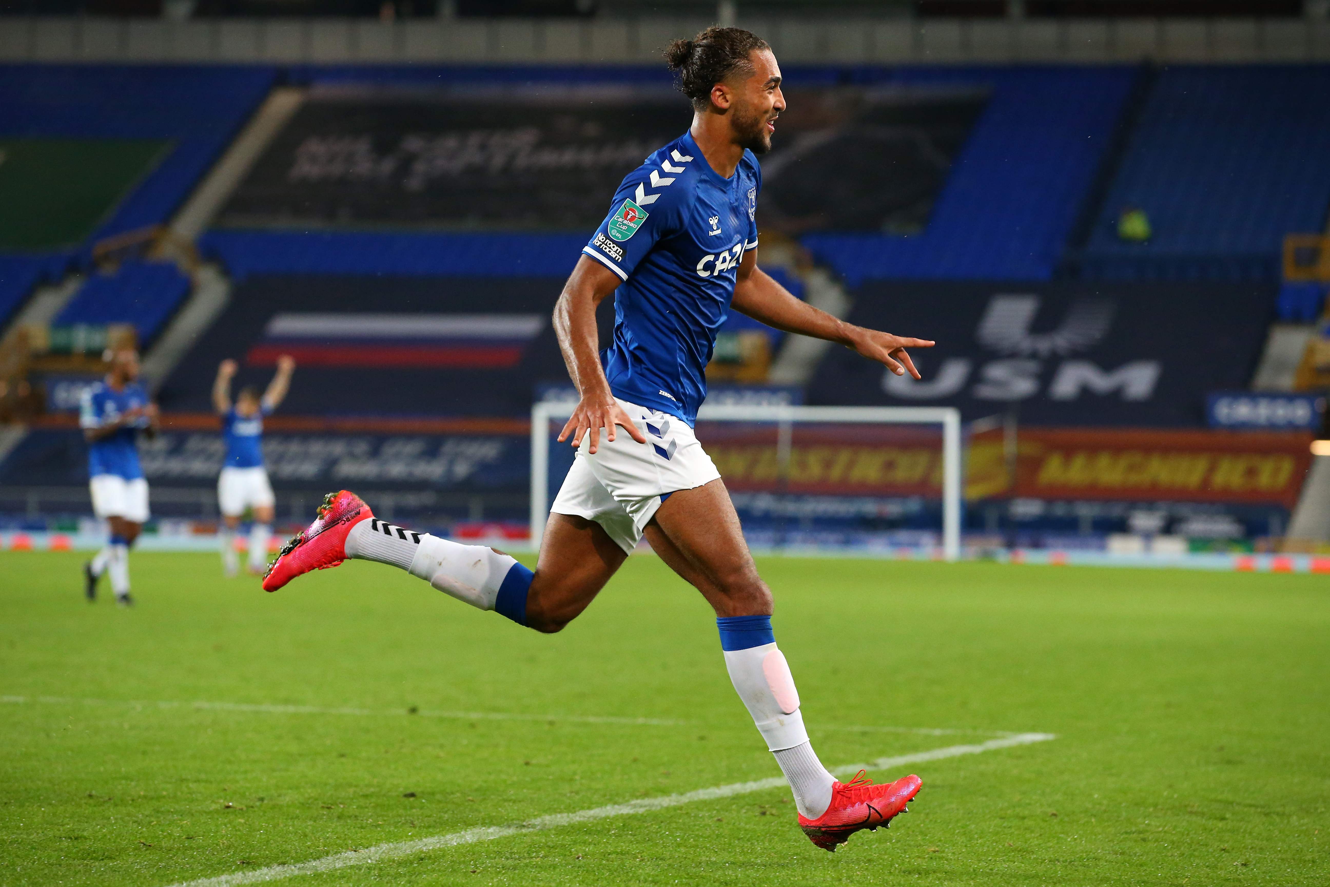 Striker Everton Dominic Calvert-Lewin melakukan selebrasi usai mencetak hattrick ke gawang West Ham United di laga Piala Liga.