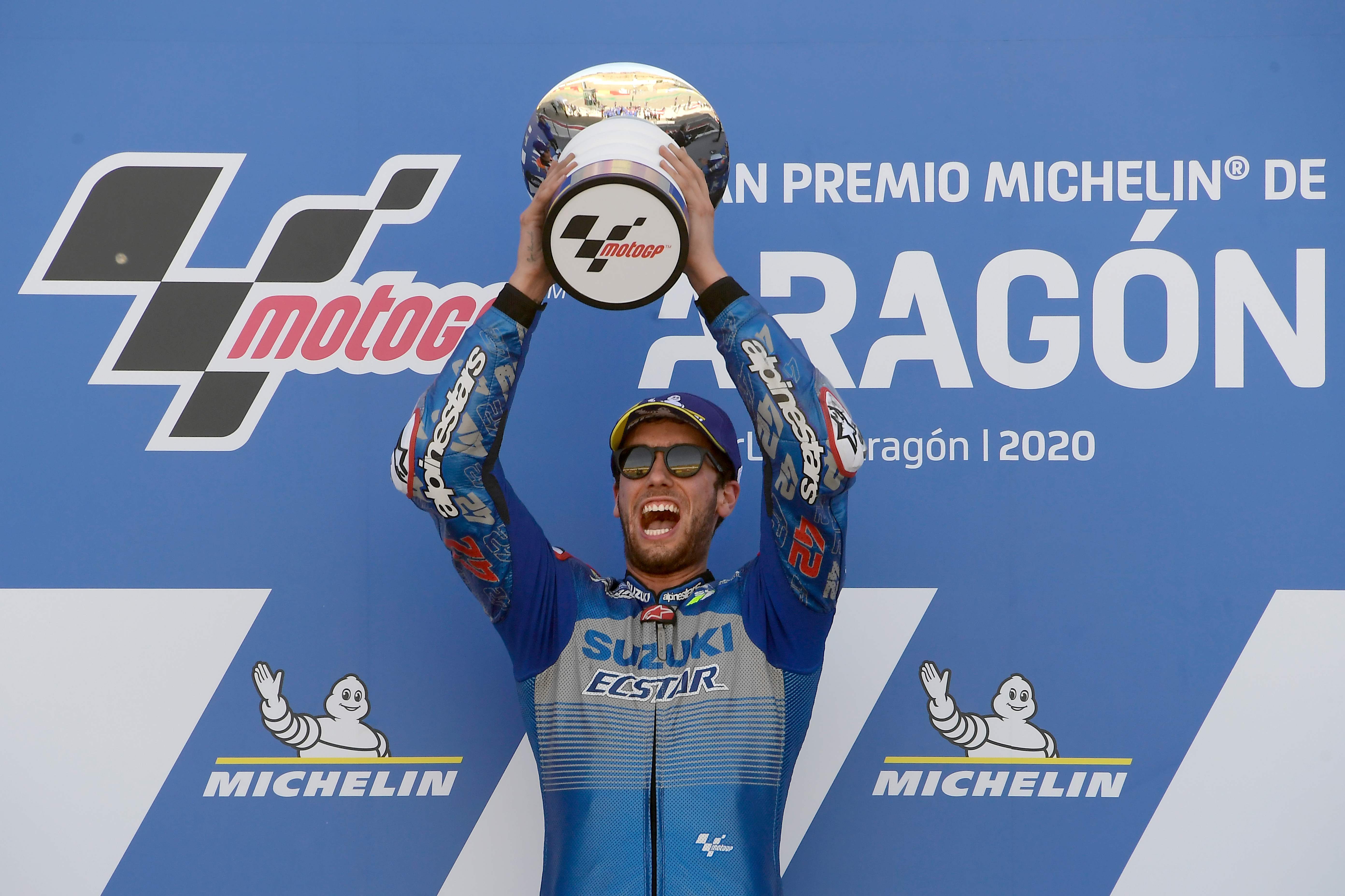 Pembalap Suzuki Ecstar Alex Rins merayakan kemenangannya di GP Aragon