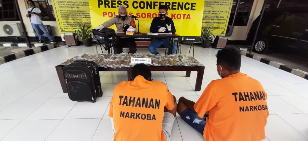 Simpan Ganja 2,2 Kg, Dua Pemuda di Sorong Ditangkap