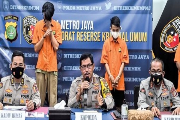 Kapolda Metro Jaya Irjen Nana Sudjana, Kadiv Humas Polri Irjen Argo Yuwono dan Kabid Humas Polda Metro Jaya Kombes Yusri Yunus