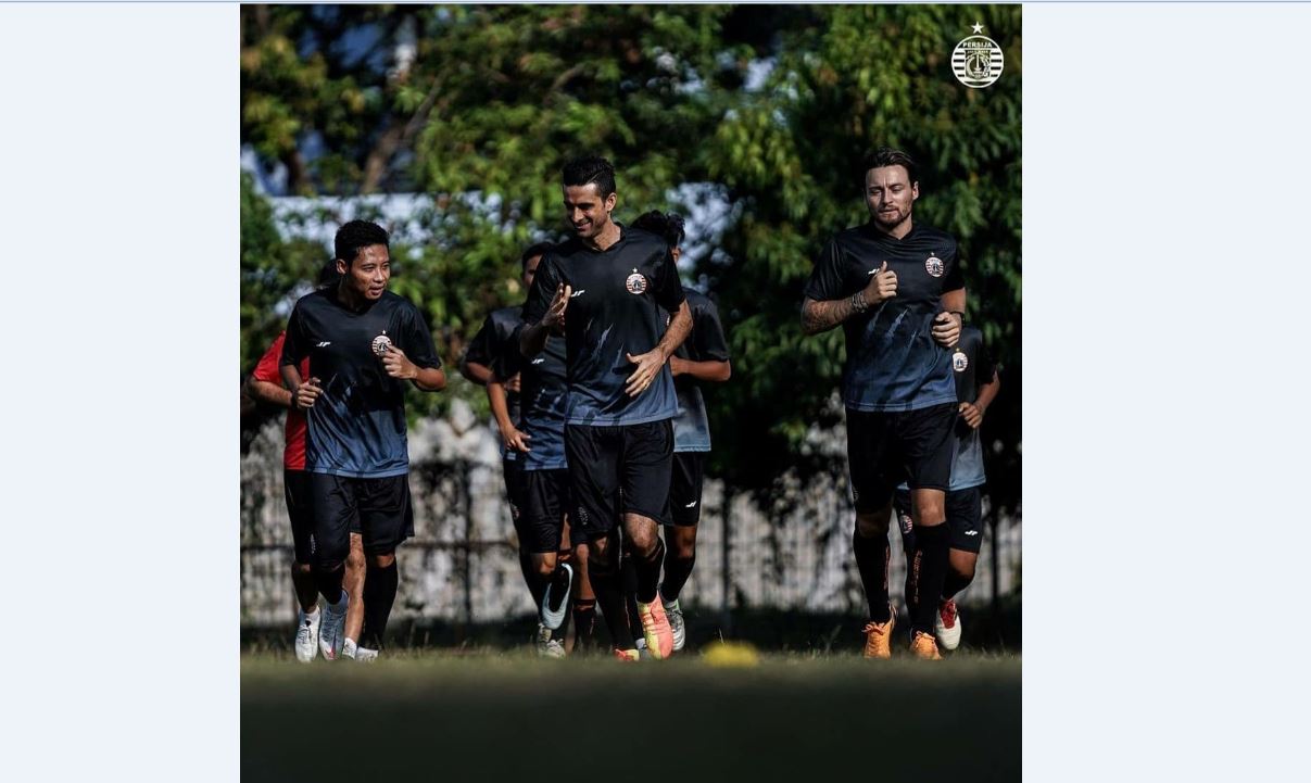 Para pemain Persija berlatih.