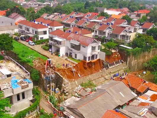 Turap Sementara Dibangun di Lokasi Longsor Jagakarsa