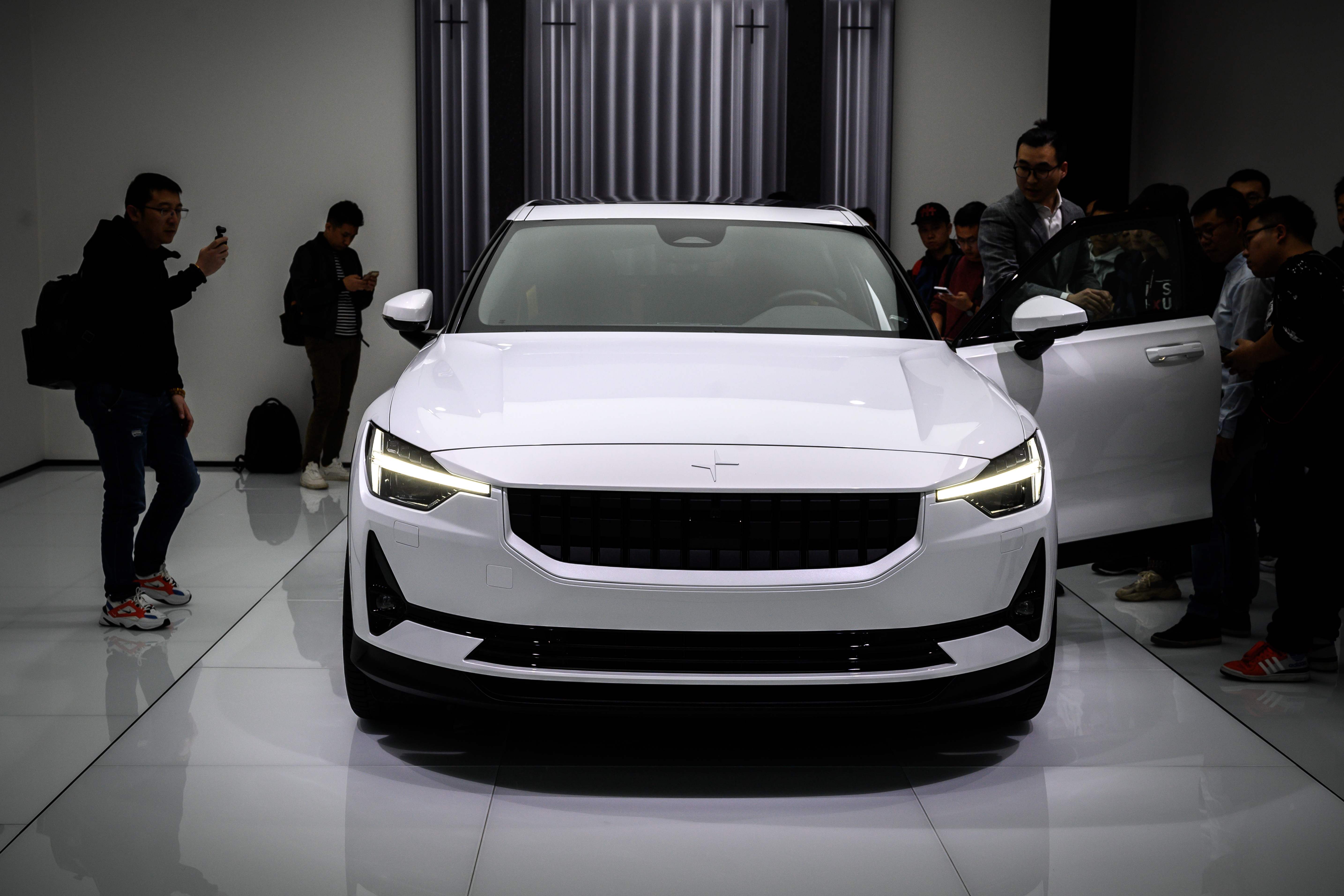 Mobil listrik Polestar 2 saat dipamerkan di Geneva International Motor Show 2019, Jenewa.