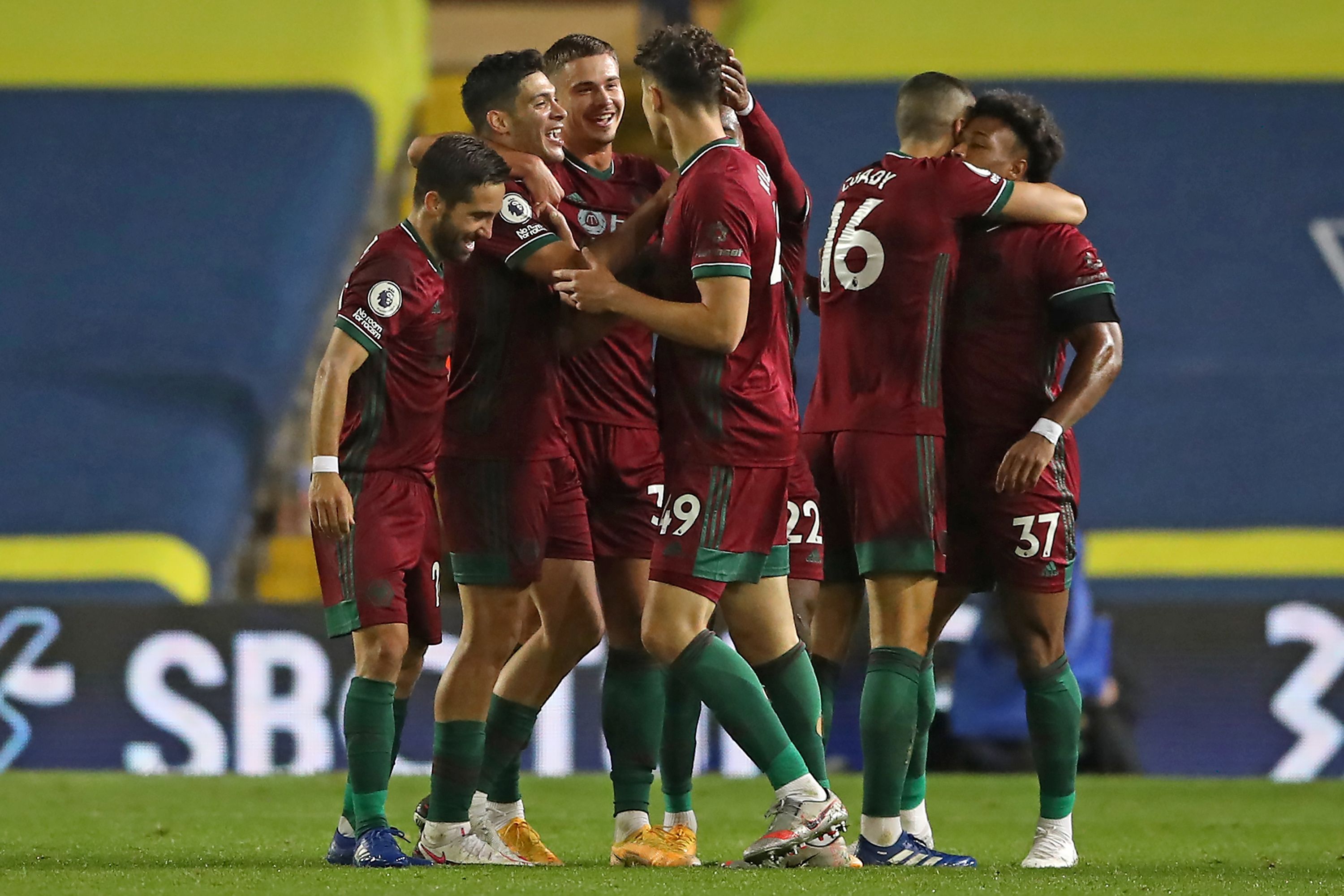 Pemain Wolverhampton Wanderers melakukan selebasi usai mencetak gol ke gawang Leeds United di laga Liga Primer Inggris.