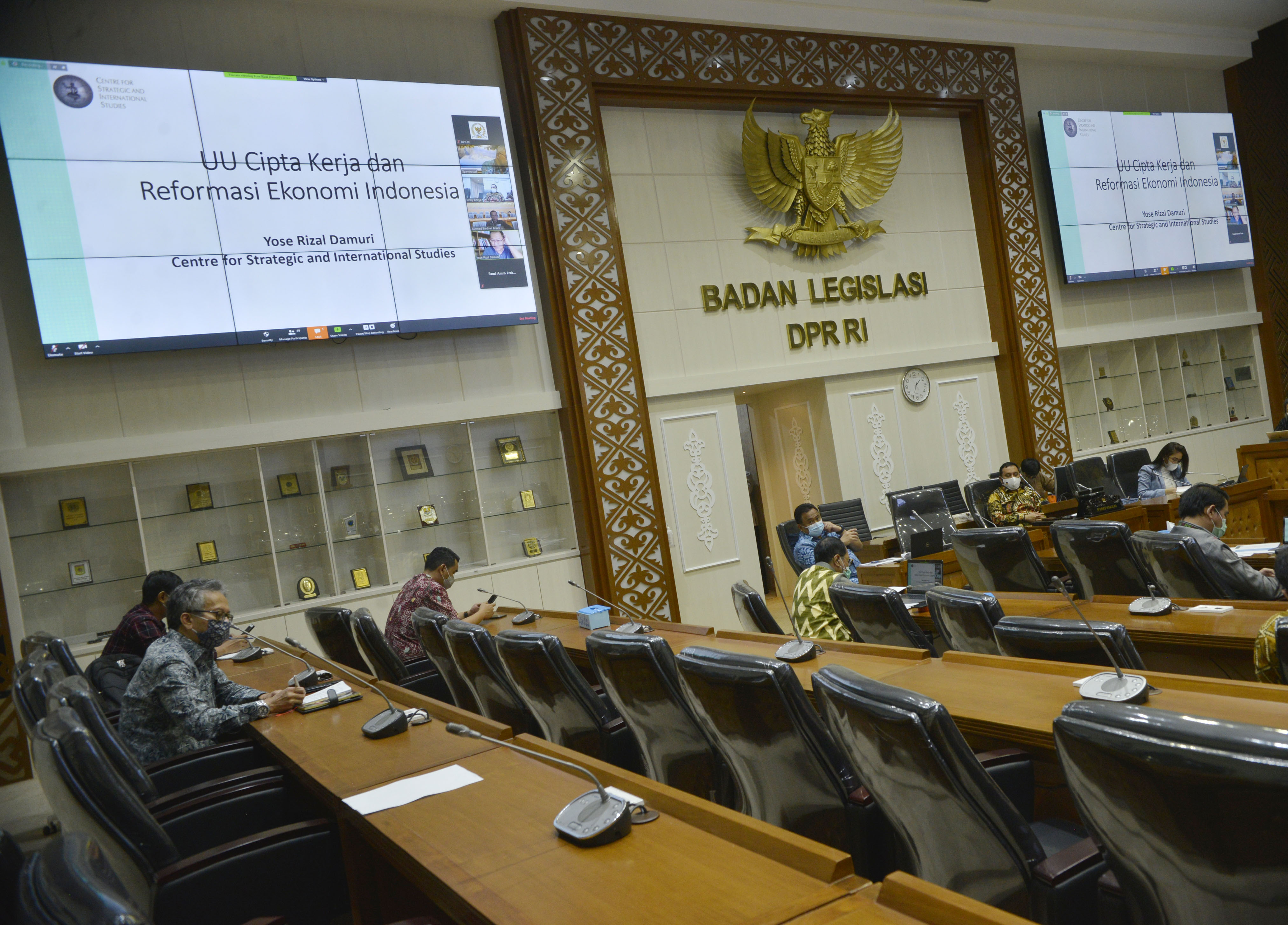 Suasana rapat dengar pendapat umum (RDPU) Baleg DPR0-RI mengenai RUU Cipta Kerja.