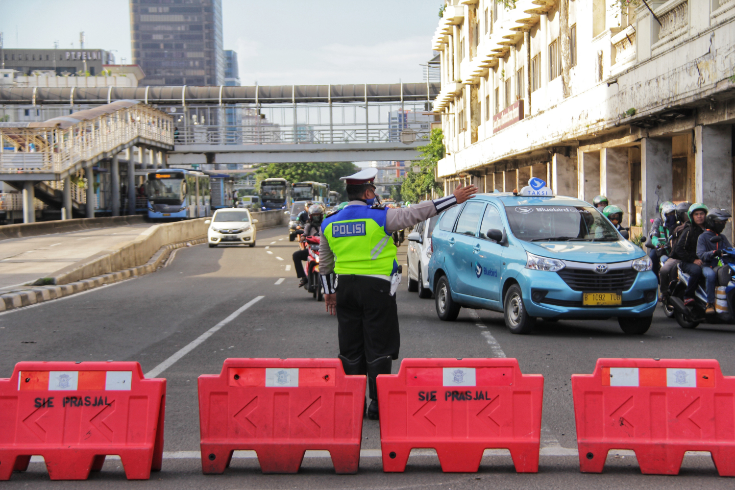 Ilustrasi--Direktorat Lalu Lintas (Ditlantas) Polda Metro Jaya melakukan rekayasa lalu lintas di sekitar jalan Istana Negara, Jakarta Pusat