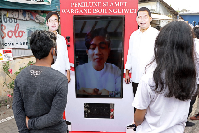 Gibran Rakabuming Raka, calon Wali Kota Surakarta, Jawa Tengah, memilih berkampanye secara virtual. 