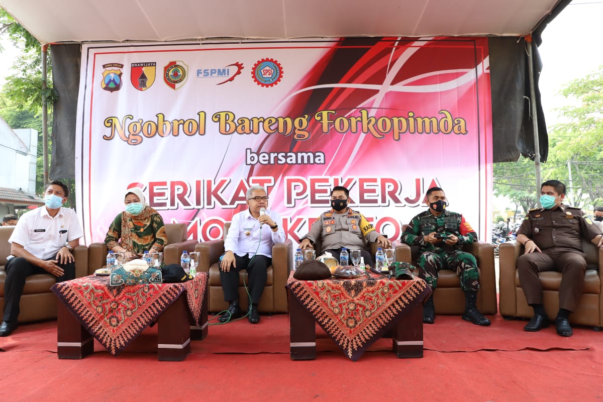 Pertemuan buruh dengan Forom Komunikasi Pimpinan Daerah Kabupaten Mojokerto 