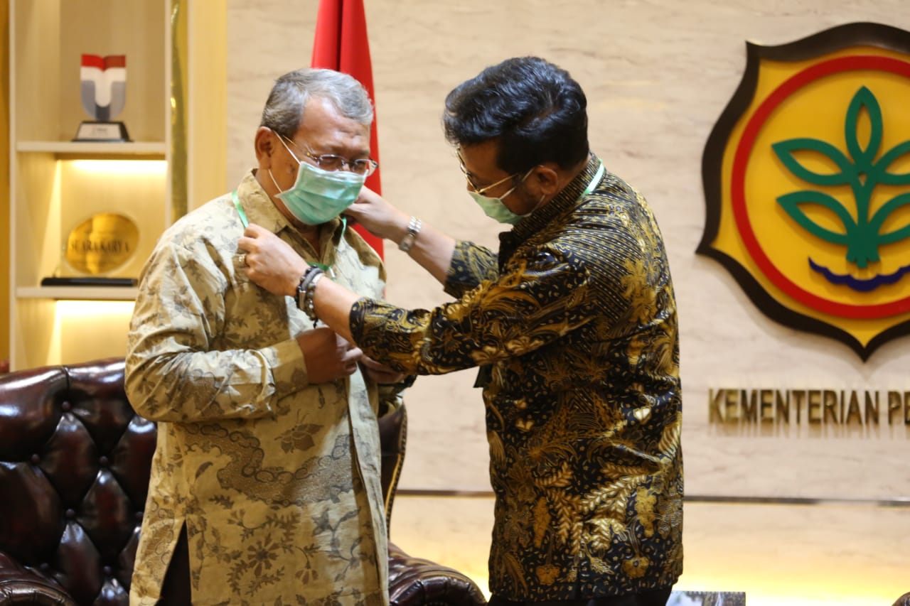 Mentan SYL (kanan) dan Ketua Dekopi Anton.