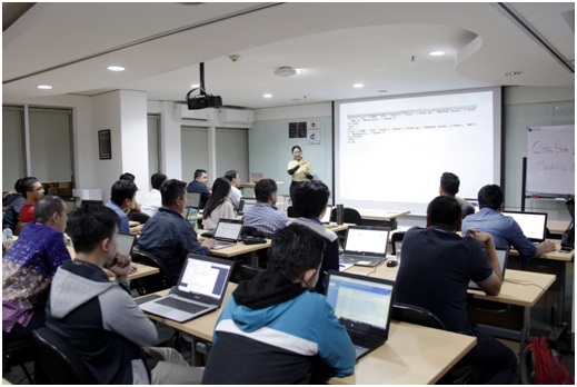Algoritma Data Science School yang berulang tahun ketiga pada bulan Juli 2020 lalu, meluncurkan program Algoritma Data Science Scholarship.