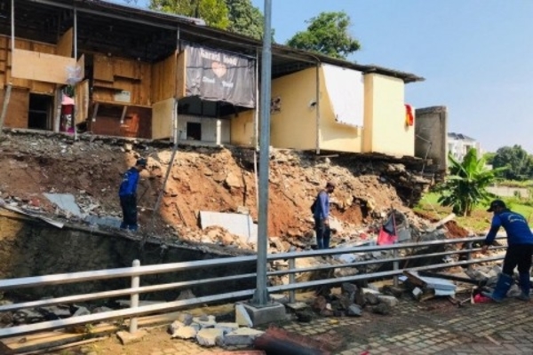 Longsor di wilayah Jagakarsa, Jakarta Selatan. 