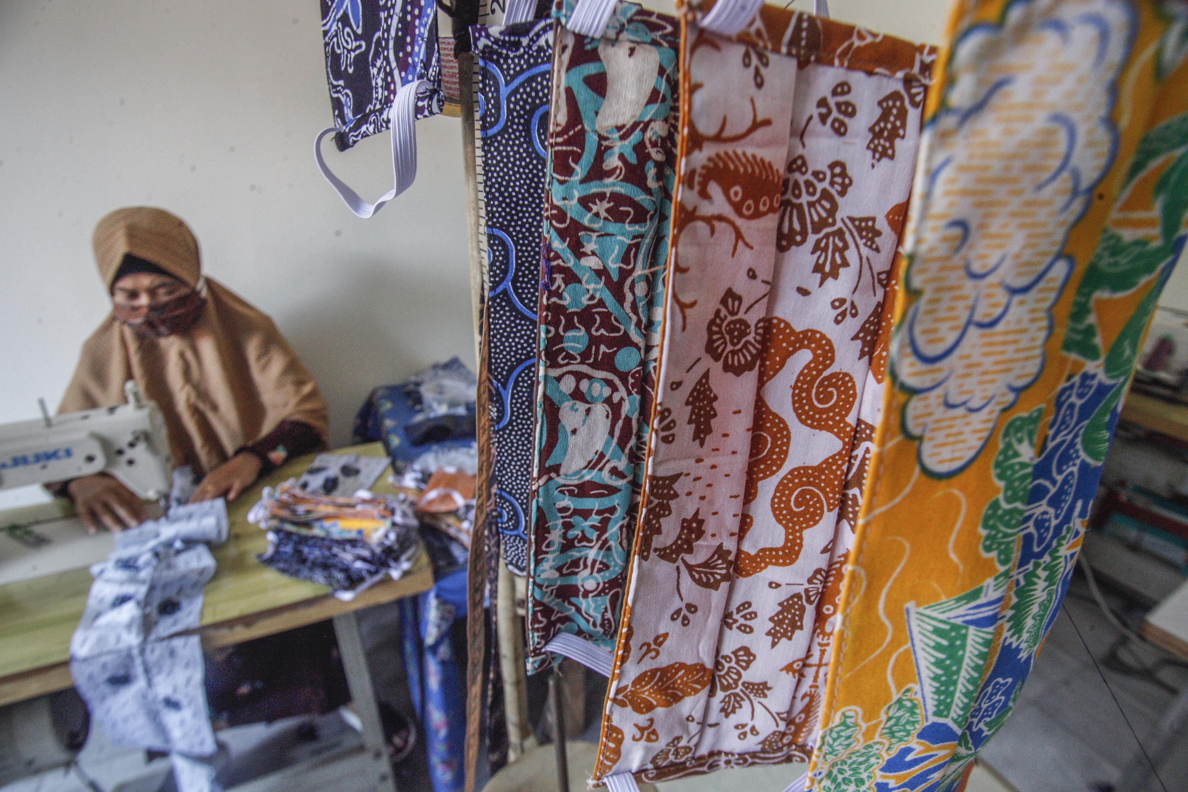 Perajin Batik di Bogor