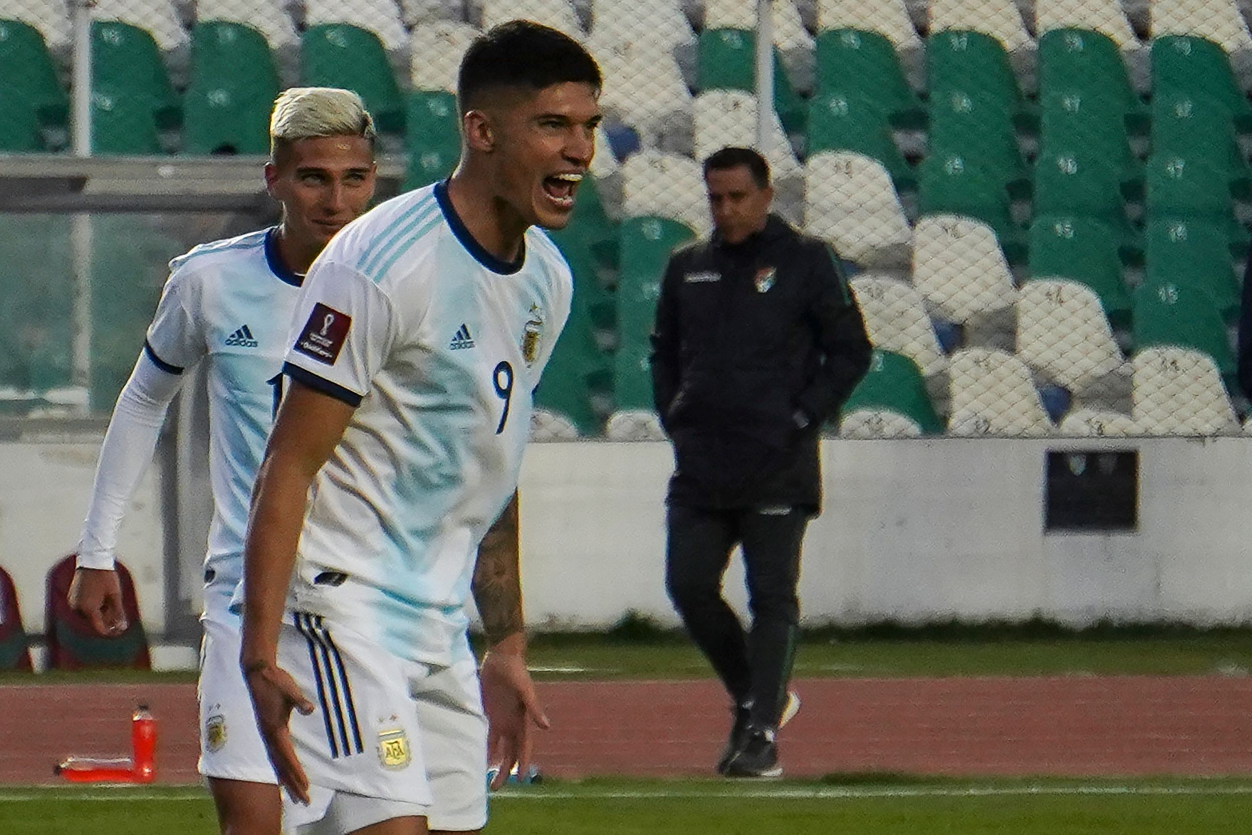 Pemain Argentina Joaquin Correa melakukan selebrasi usai mencetak gol ke gawang Bolivia.