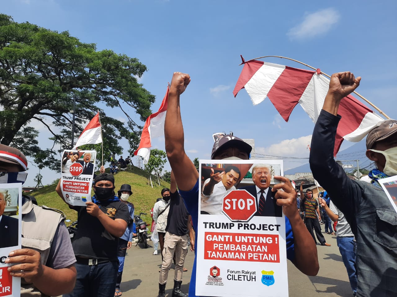 Demo warga di Lido Resort Bogor.