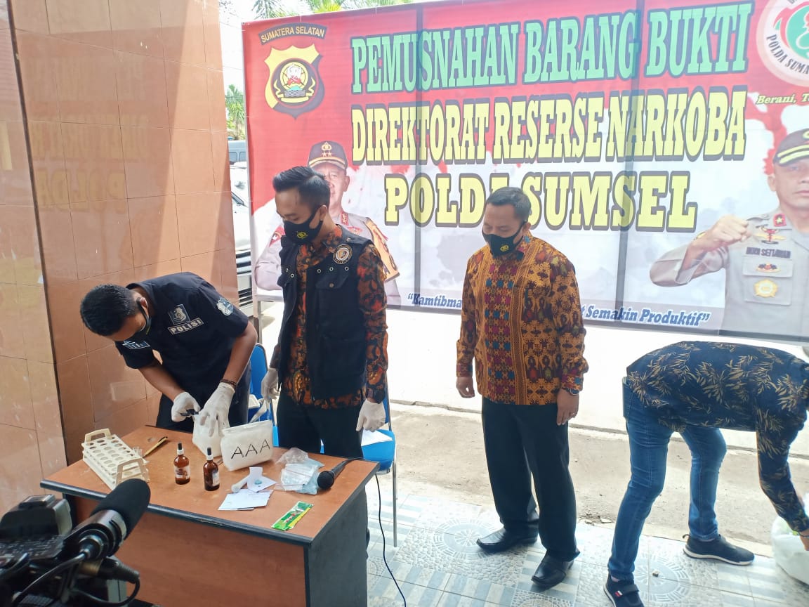 Polda Sumsel Musnahkan 11,8 Kilogram Sabu dan Ribuan Ekstasi