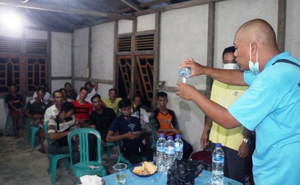 Kegiatan penyuluhan di Aula Balai Desa Wirayuda melibatkan penyuluh dari BPP Ketungau Tengah.