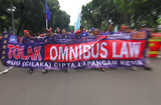 Unjukrasa tolak omnibus law