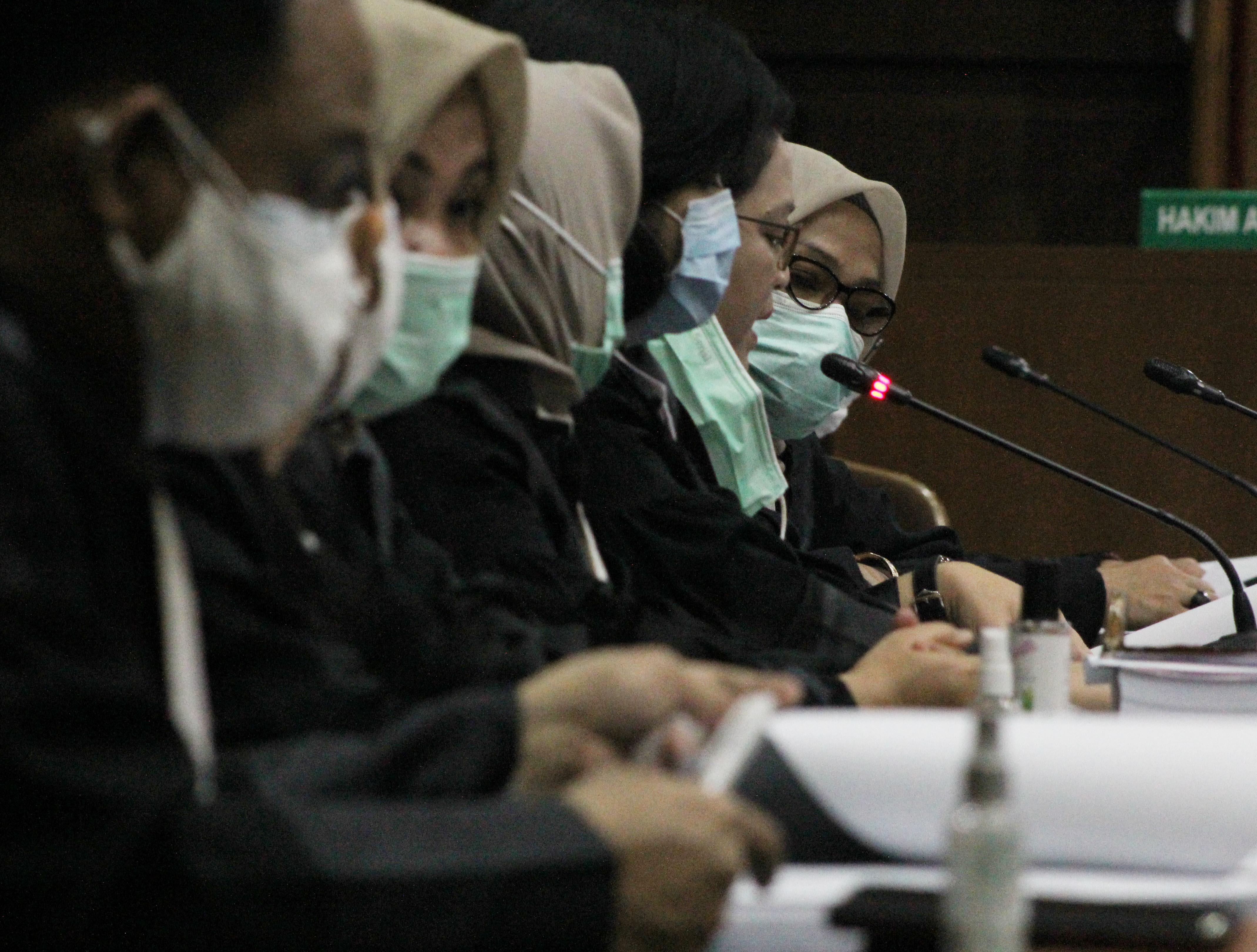 Jaksa membacakan tuntutan terhadap terdakwa kasus korupsi PT Asuransi Jiwasraya, Benny Tjokrosaputro dan Heru Hidayat, Kamis (15/10).