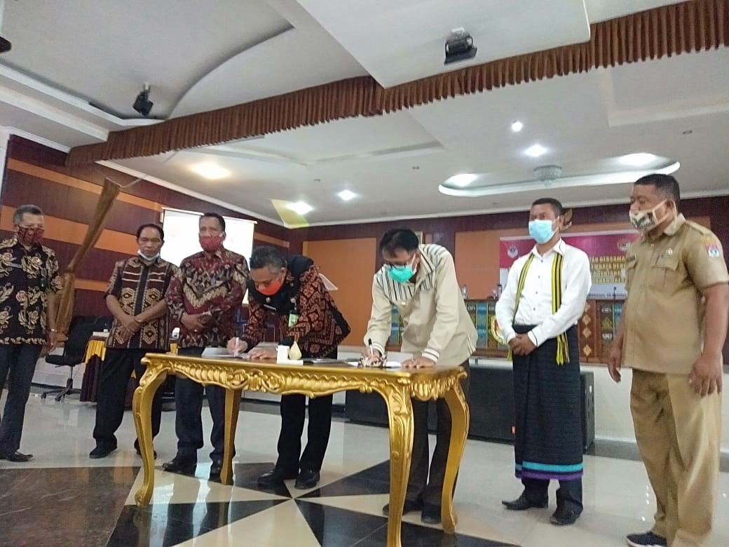 Pemkab Lembata dan Sikka, menandatangani kesepakatan bersama percepatan pembangunan antar kedua daerah
