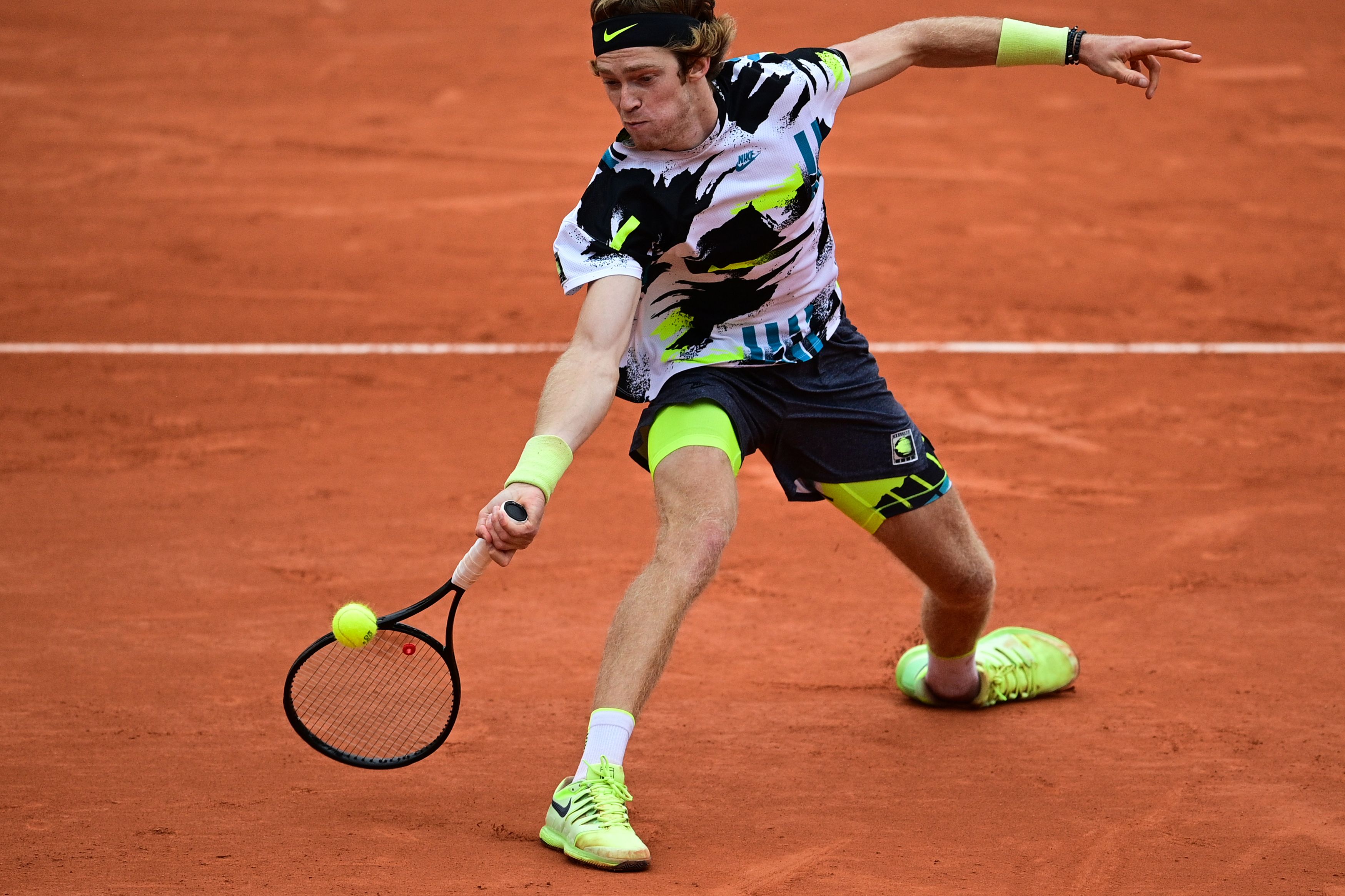 PETENIS Rusia Andrey Rublev akhirnya maju ke perempat final Prancis Terbuka.