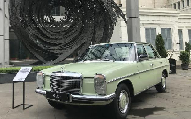 Mercedes-Benz W115, model pertama yang dirakit PT German Motors Manufacturing (GMM)