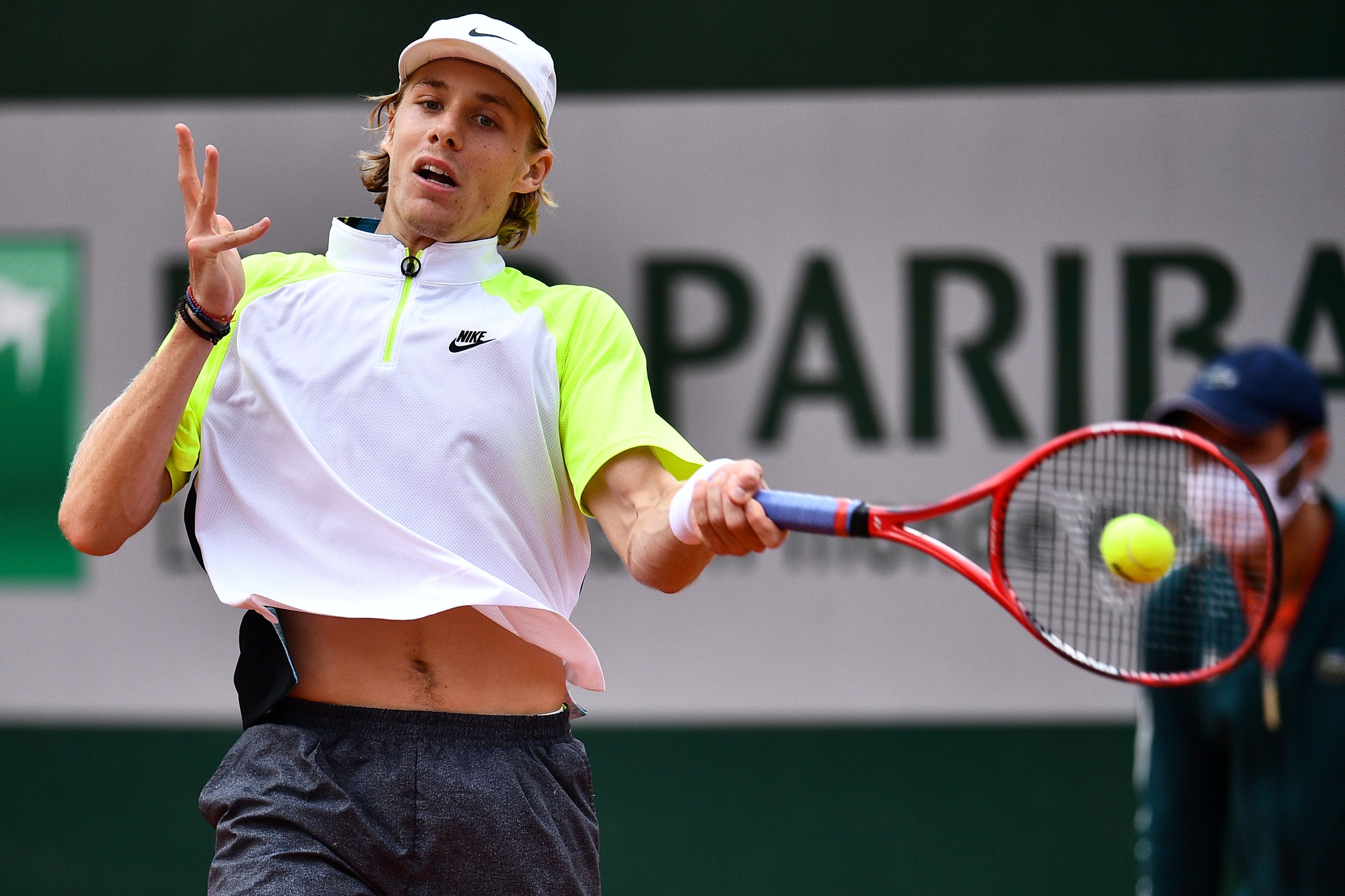 Petenis Kanada Denis Shapovalov tersingkir di babak kedua Prancis Terbuka 2020. 