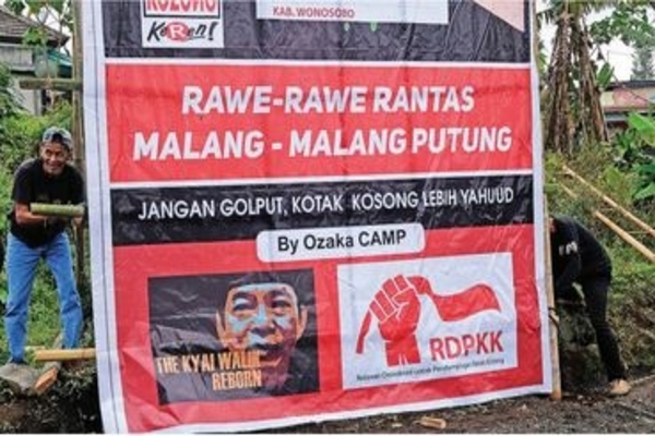 Ilustrasi -- Ajakan memilih kotak kosong pada masa kampanye pilkada serentak di Jalan Wonosobo-Magelang, Jawa Tengah, Rabu (7/10)