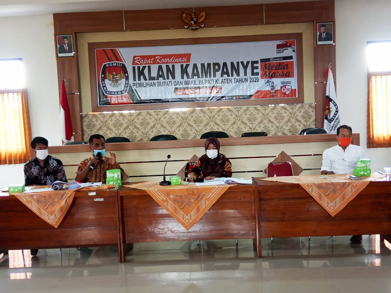 Rakor iklan kampanye yang dilaksanakan di aula KPU Klaten, Jawa Tengah, Jumat (9/10).