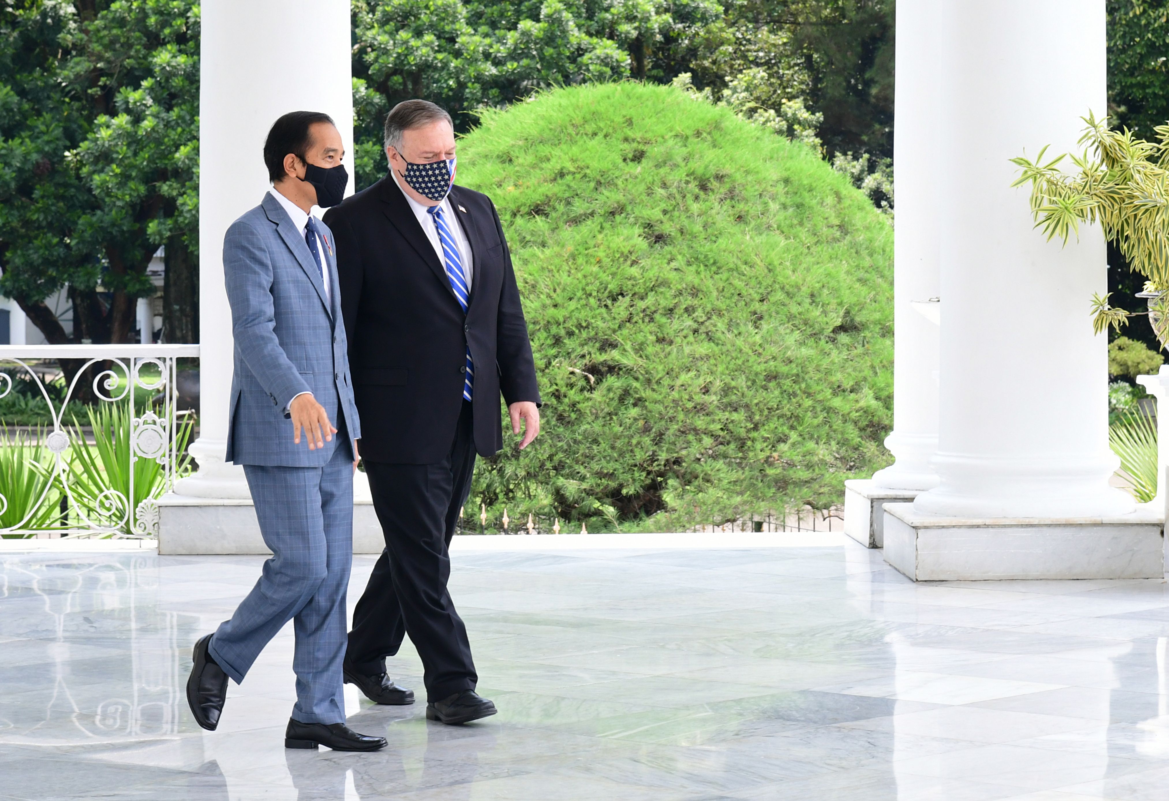 Menteri Luar Negeri Amerika Serikat Mike Pompeo (kanan) beraudiensi dengan Presiden Joko Widodo