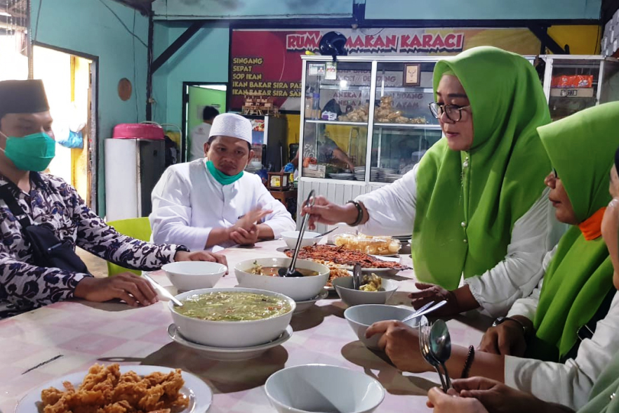 Calon wali kota Mataram roashow kuliner.