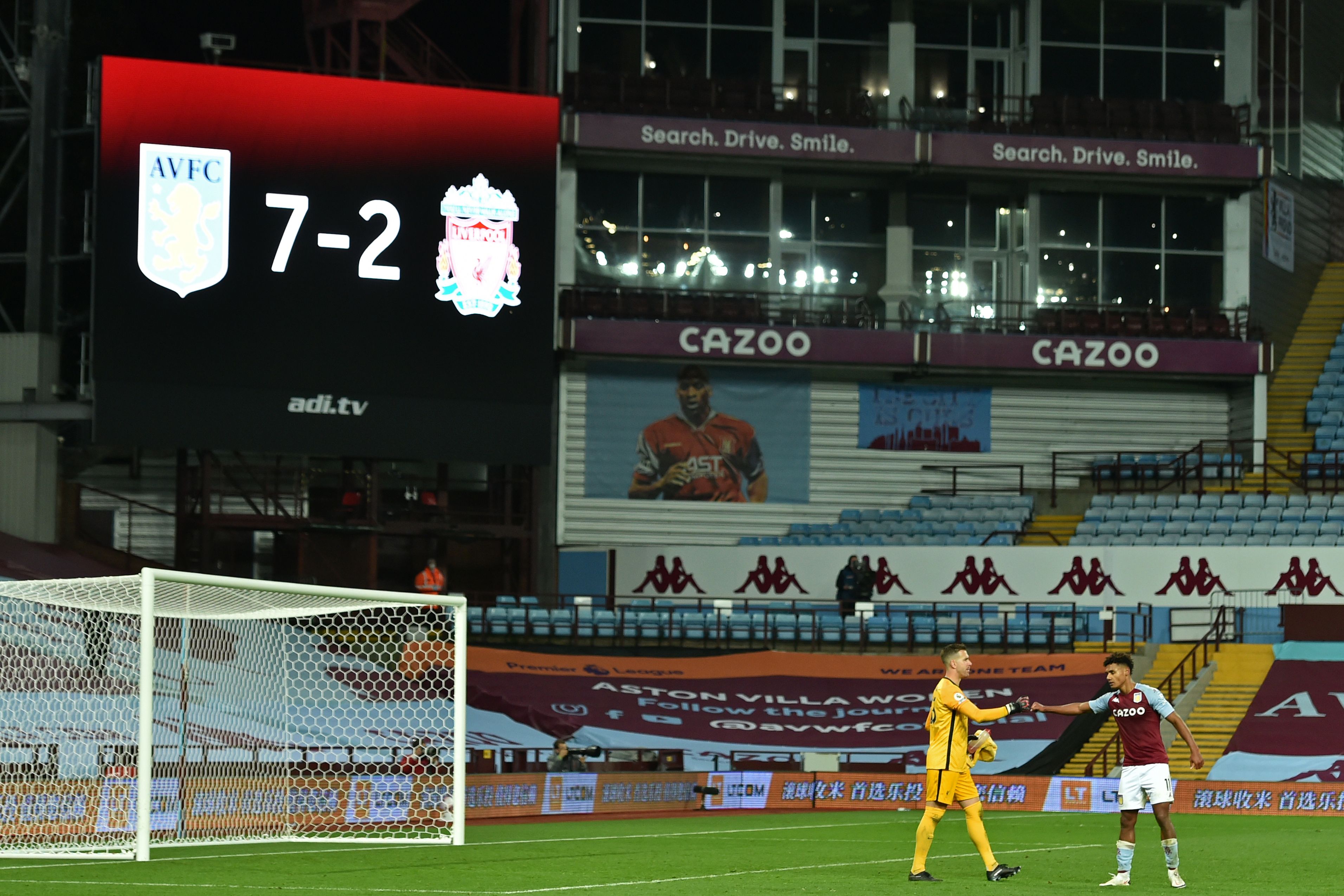 Liverpool kalah telak di kandang Aston Villa, Stadion Villa Park, dalam lanjutan Liga Primer, Senin (5/10).   