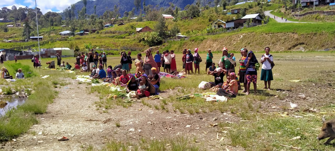  Warga Kabupaten Intan Jaya, Papua kembali beraktivitas, usai sempat ketakutan akibat adanya aksi baku tembak.