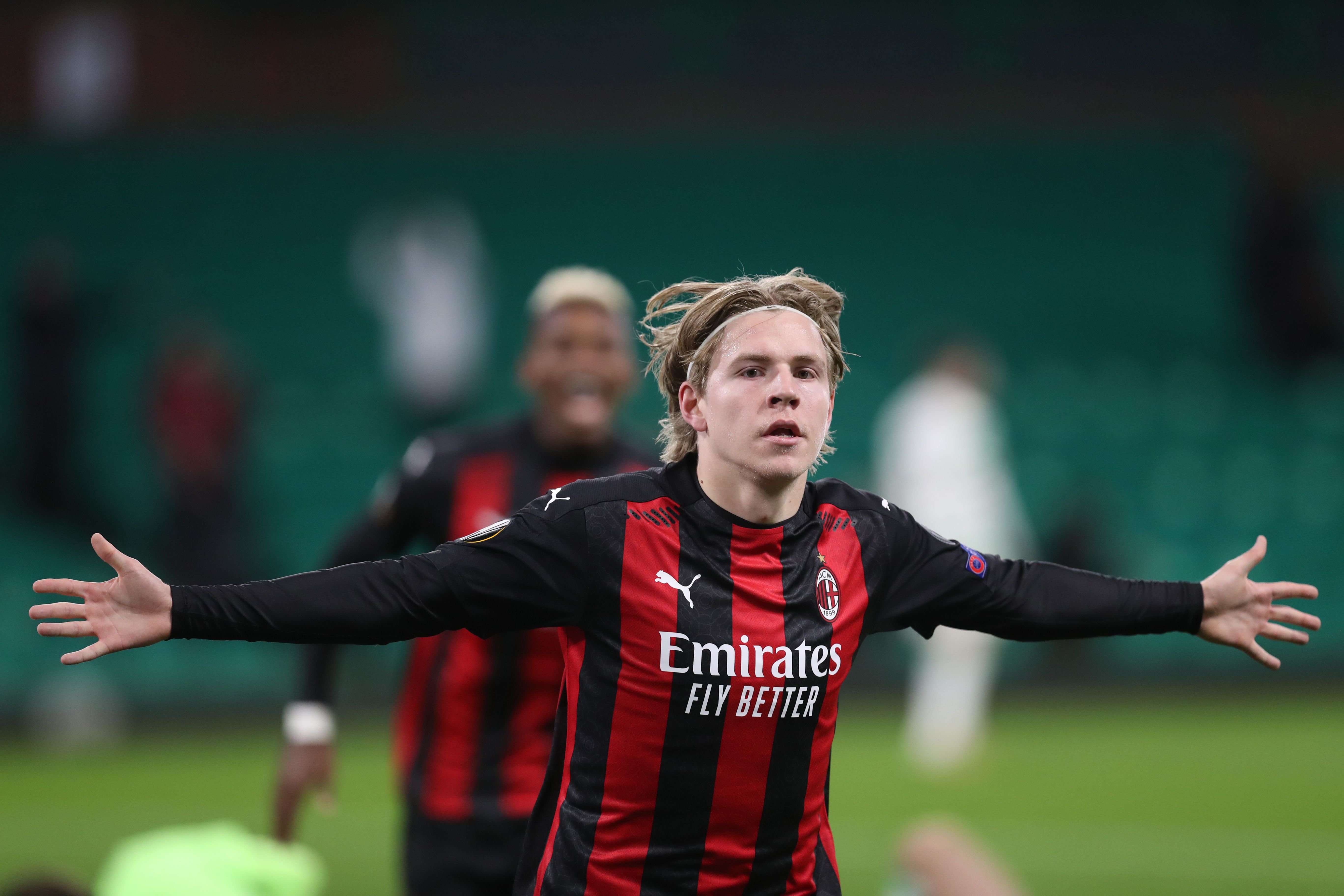 Pemain AC Milan asal Norwegia Jen Petter Hauge dinyatakan positif covid-19. 