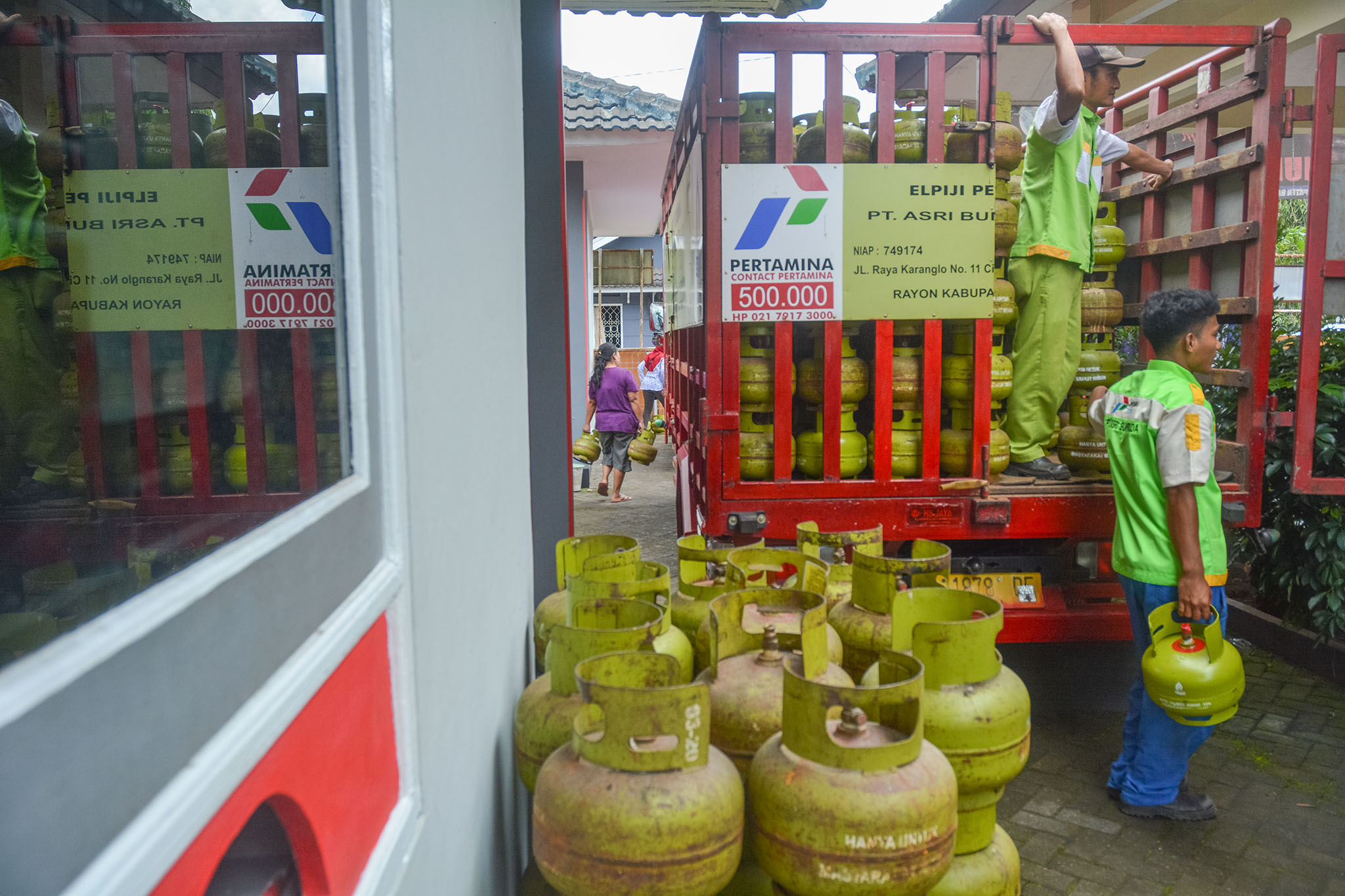 Stok dan distribusi gas melon dan BBM di Jawa Tengah selama libur panjang (cuti bersama) akhir bulan aman terkendali.