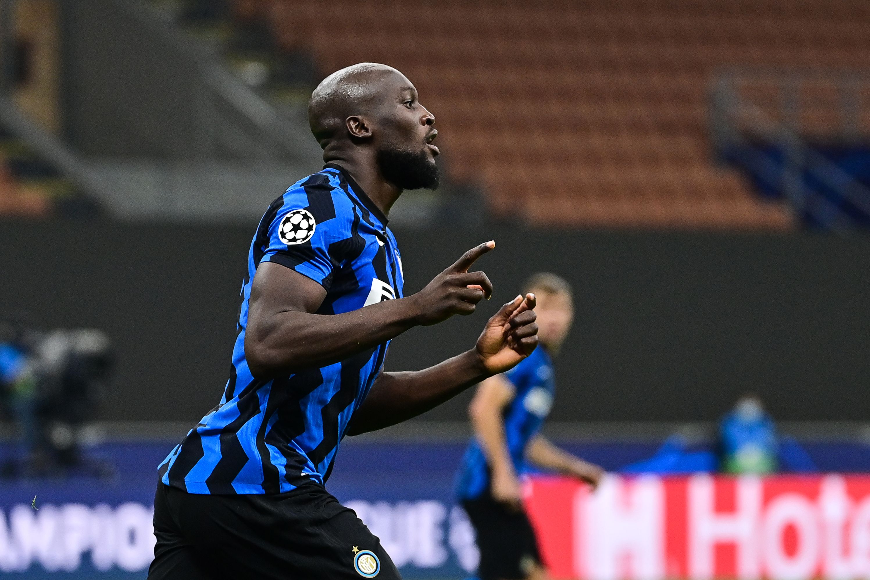 Penyerang Inter Milan Romelu Lukaku melakukan selebrasi usai mencetak gol ke gawang Borussia Moenchengladbach di laga Liga Champions.