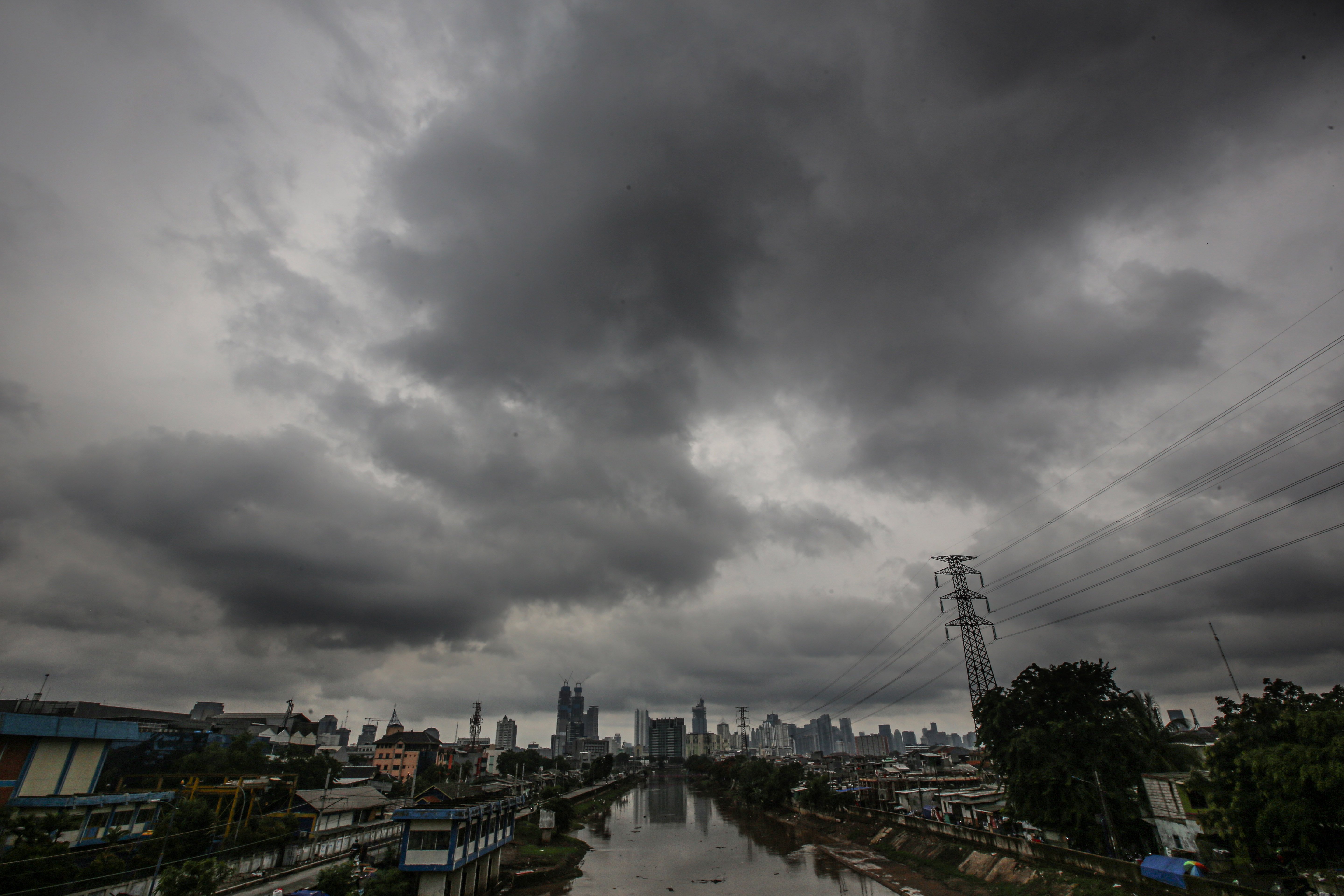 Mendung di Jakarta, pada Jumat (1/10)