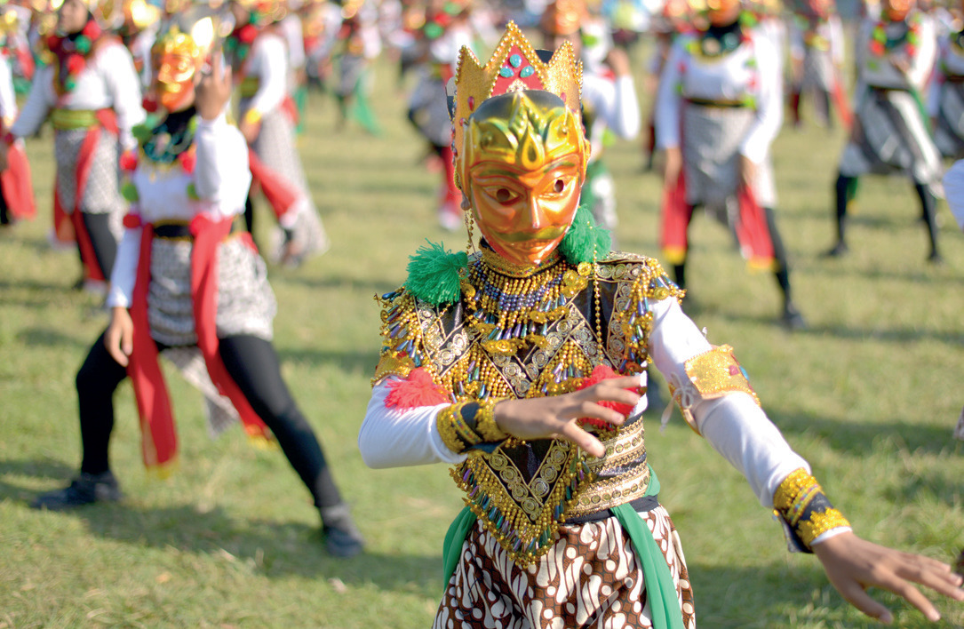 Pementasan tari khas Jombang secara kolosal digelar untuk menanamkan pendidikan karakter.
