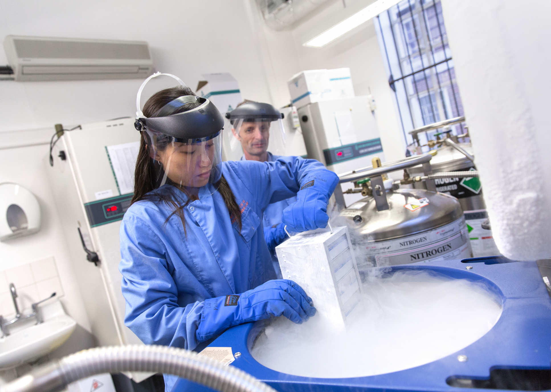 Peneliti Department of Infectious Disease Imperial College London melakukan riset vaksin covid-19 yang diberi nama Covac.