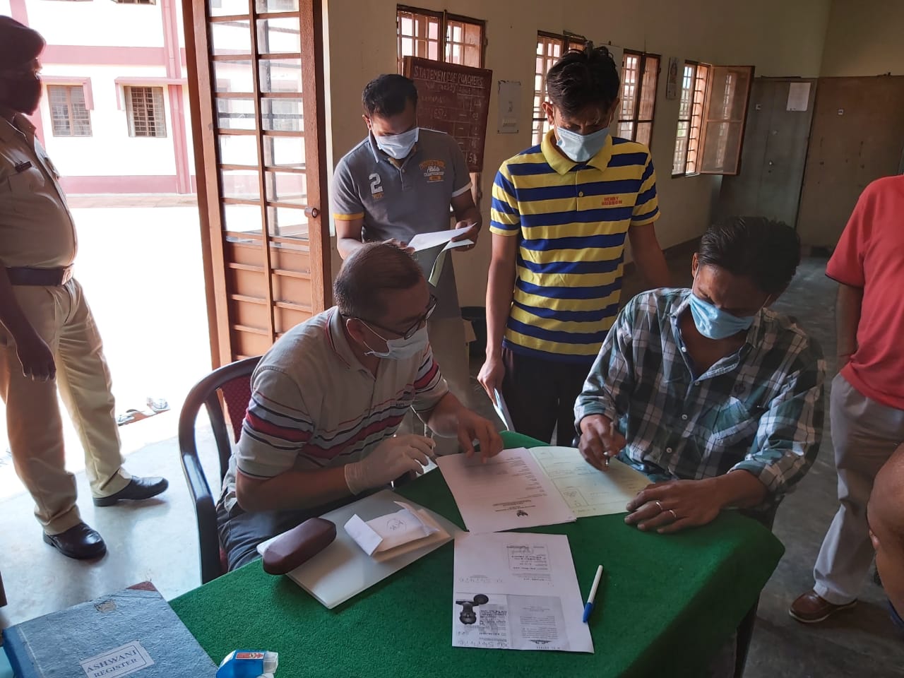 Proses administrasi pemulangan tiga nelayan Aceh.