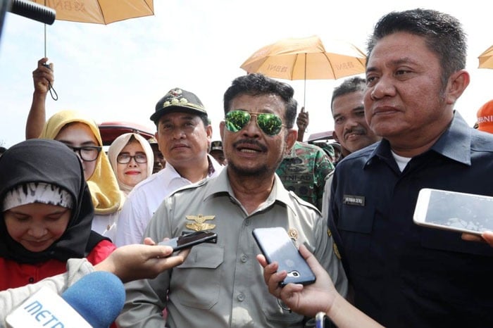 Gubernur Sumsel H Herman Deru (kanan) bersama Mentan Syahrul Yasin Limpo pada kunjungan ke lumbung pangan Sumsel di Kabupaten Banyuasin