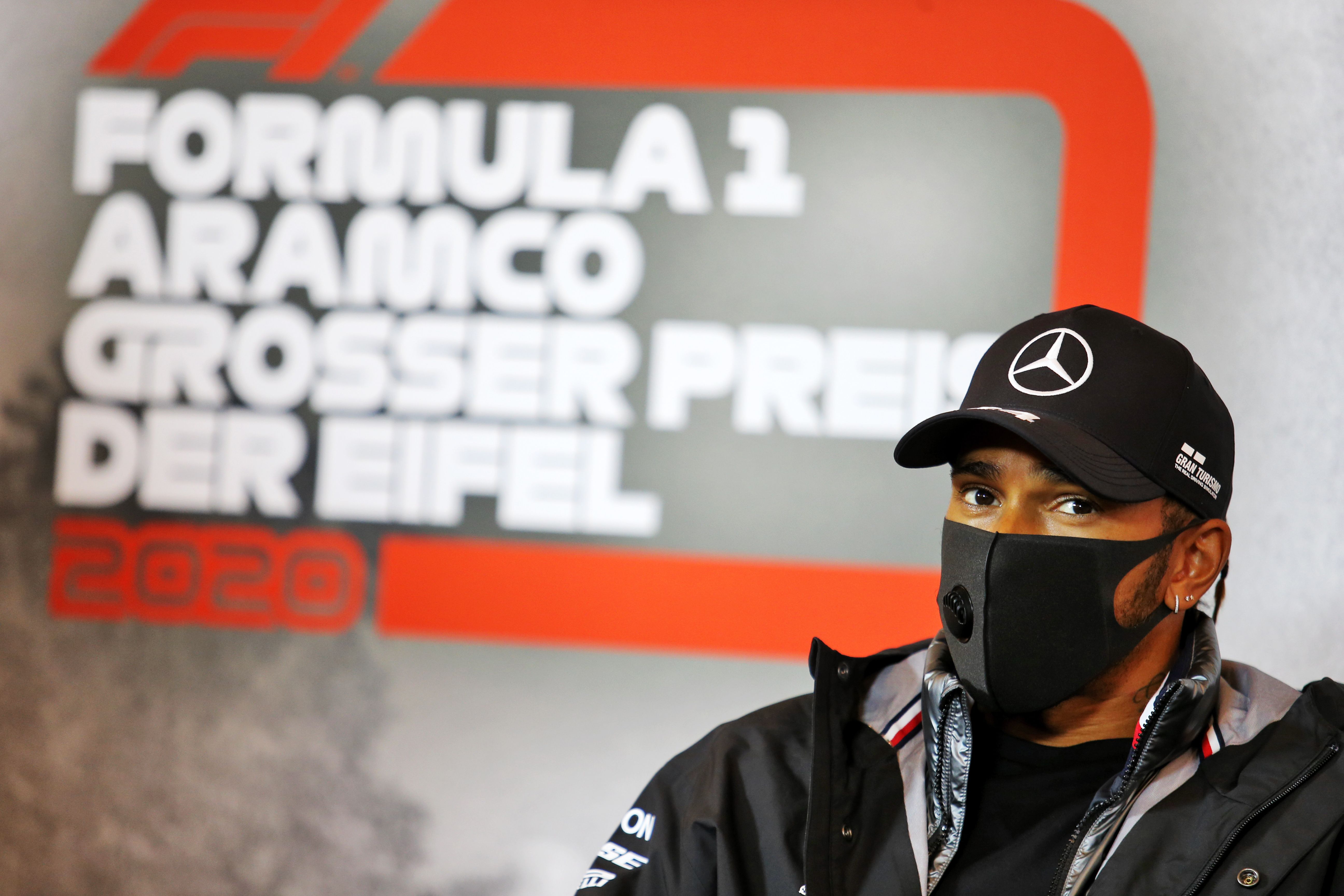 Pembalap tim Formula 1 Mercedes Lewis Hamilton