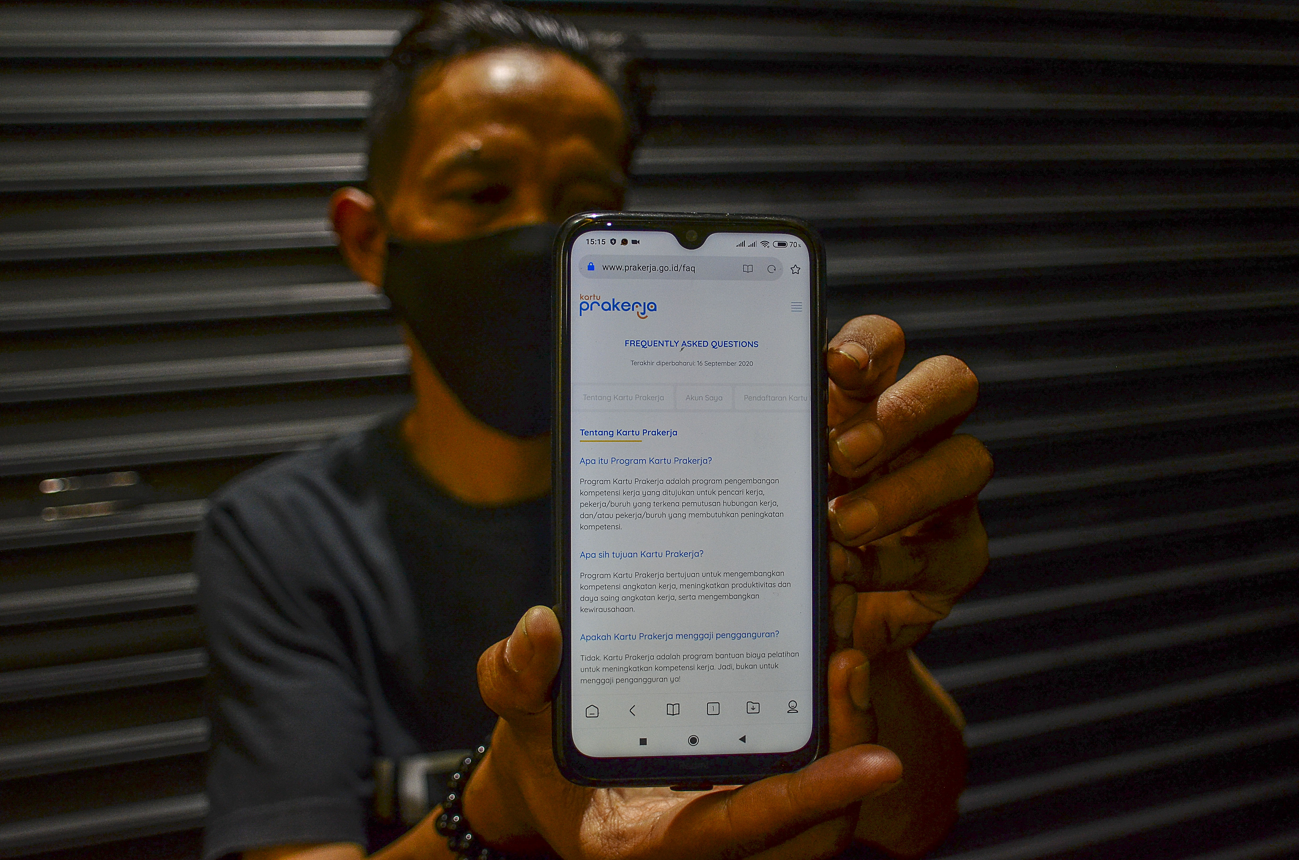 Nanang Irawan, menunjukan jumlah saldo bantuan prakerja gelombang sembilan usai mengikuti pelatihan Prakerja secara daring.