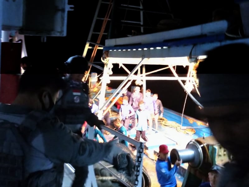 Bakamla menangkap dua kapal pencuri ikan asal Vietnam di Natuna.