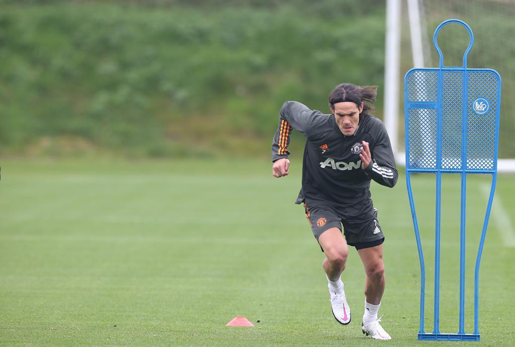 Edinson Cavani berlatih di Manchester United.