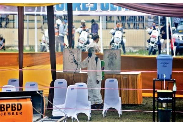 Simulasi -- Persiapan Pilkada di Tengah Covid-19di Patrang, Jember, Jatim, Selasa (29/9). 