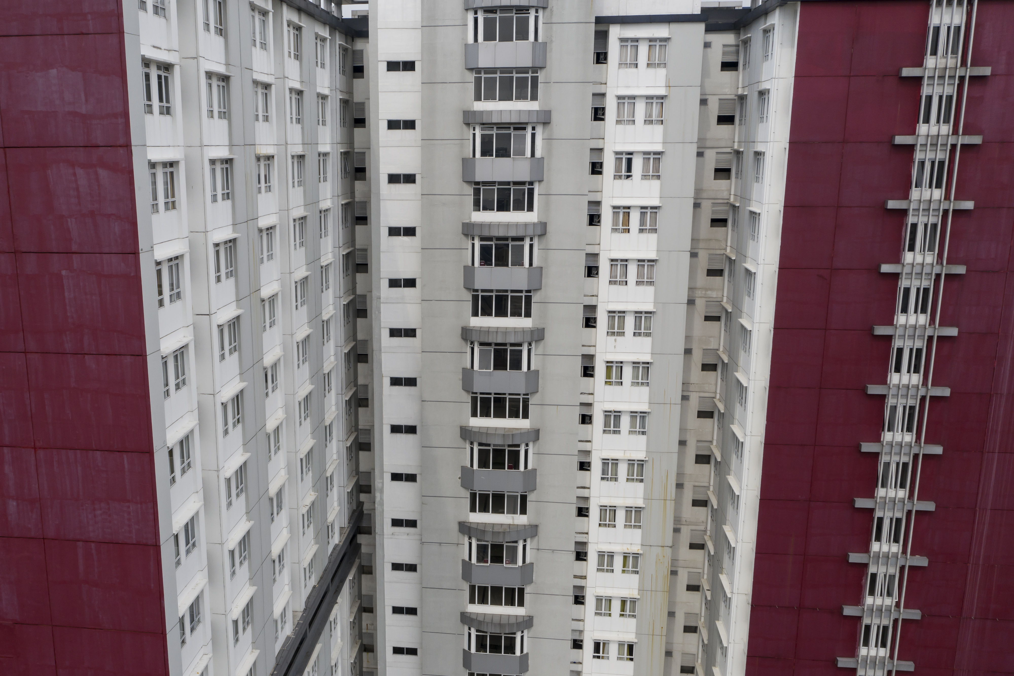  Foto aerial suasana Wisma Atlet Pademangan di Jakarta, Minggu (27/9).