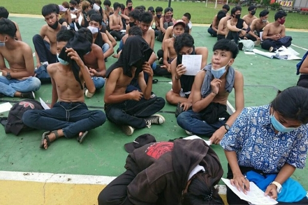 Ilustrasi -- Pelajar yang diamankan karena diduga berencana provokatif saat pendataan di Polrestabes Palembang, Kamis (8/10) 
