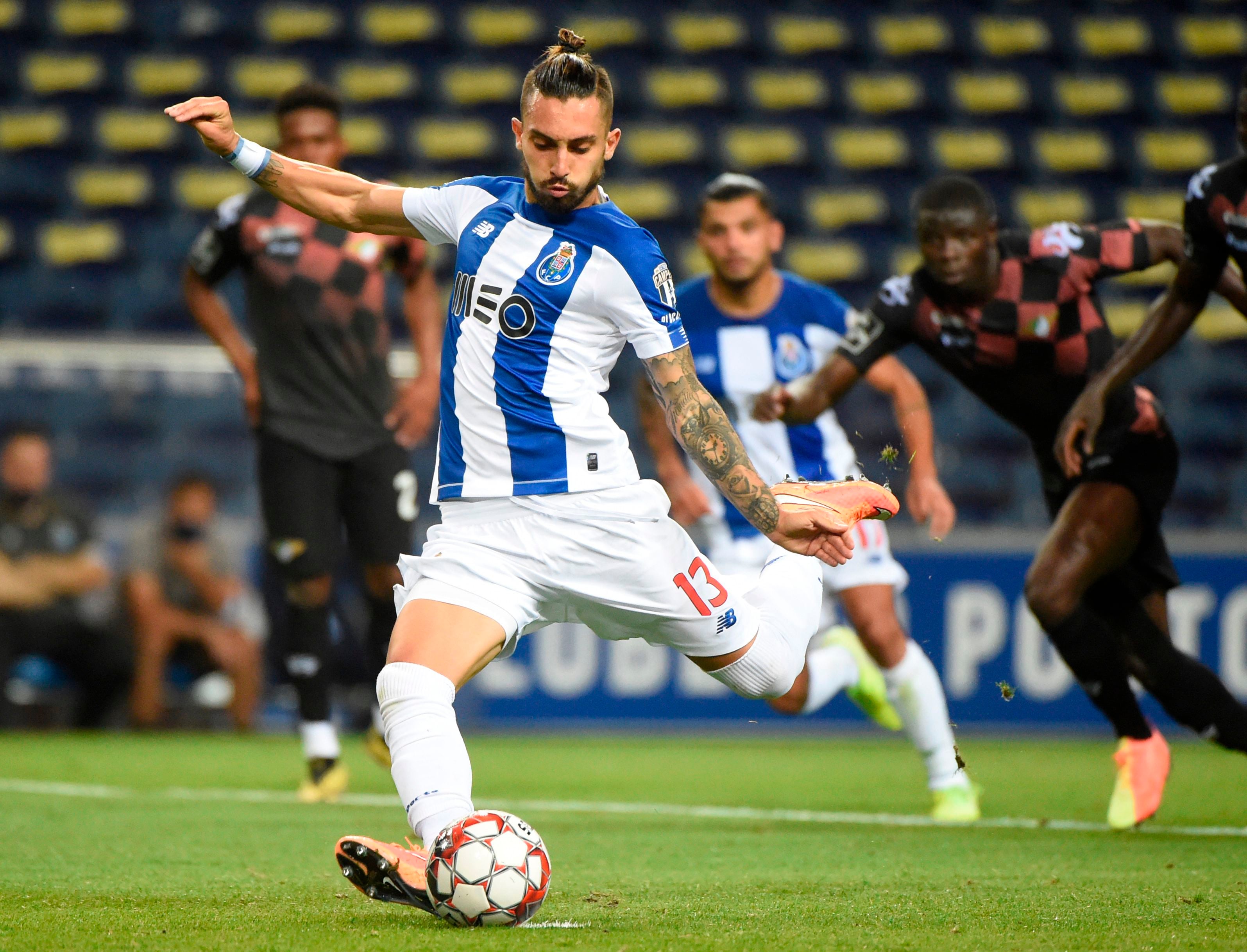 Pemain Porto Alex Telles