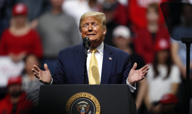 Trump Bersikeras Lanjutkan Kampanye Tatap Muka